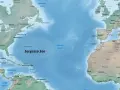 Mapa Atlantyku z zaznaczonym Morzem Sargassowym, między Ameryką Północną, Europą i Afryką.