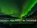 Spektakularna zorza polarna w Tromsø nad jeziorem i ośnieżonymi górami. Jak ją zobaczyć i sfotografować.
