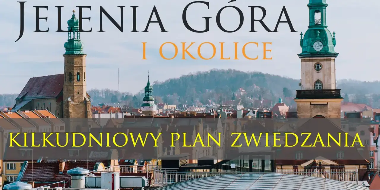 Jelenia Góra i okolice: plan zwiedzania. Widok na zabytkowe wieże i dachy miasta.