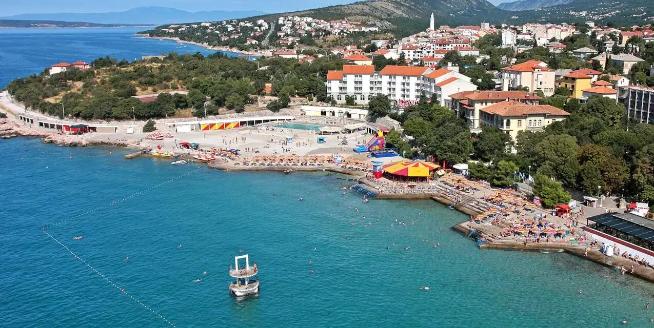 Novi Vinodolski: Odkryj atrakcje, plaże i widoki Kwarneru!