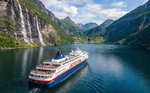 Rejs statkiem "Norwegian Fjord Explorer" przez norweskie fiordy. Zastanawiasz się, ile kosztuje prom z Danii do Norwegii?