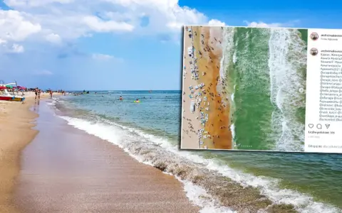 Plaża pełna ludzi, fale rozbijają się o brzeg. Czy Morze Czarne jest czyste? Woda wygląda na zieloną i przejrzystą.