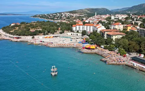 Novi Vinodolski: Odkryj atrakcje, plaże i widoki Kwarneru!