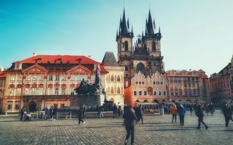 Praga: Jak zaplanować idealny wyjazd? Atrakcje, trasy, porady