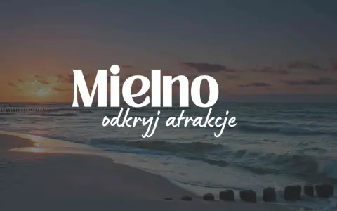 Zachód słońca nad morzem w Mielnie z tekstem "Mielno odkryj atrakcje".