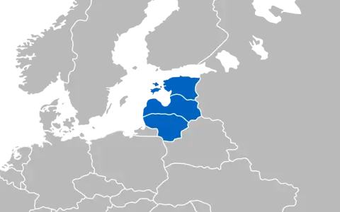 Mapa Europy z zaznaczonymi na niebiesko krajami bałtyckimi: Estonią, Łotwą i Litwą.