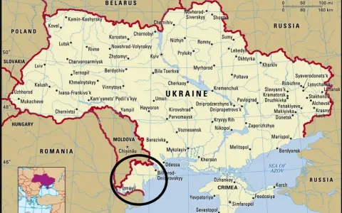 Mapa Ukrainy i Mołdawii. Czarnym okręgiem zaznaczono południową część Mołdawii, która nie ma dostępu do Morza Czarnego.