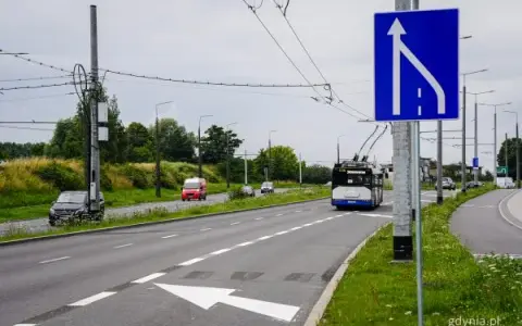 Gdynia - Jastrzębia Góra: Jak ominąć korki i wybrać transport?