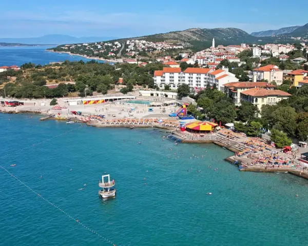 Novi Vinodolski: Odkryj atrakcje, plaże i widoki Kwarneru!