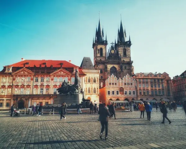Praga: Jak zaplanować idealny wyjazd? Atrakcje, trasy, porady