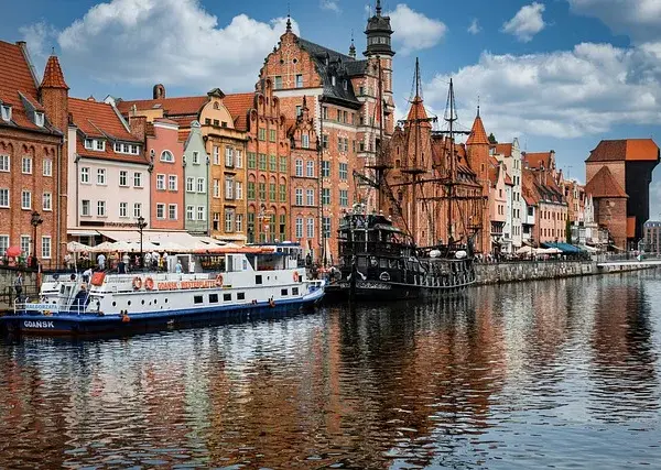 Ile płynie prom Gdańsk-Nynäshamn? 18h rejs i pełny poradnik!