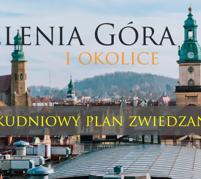 Jelenia Góra i okolice: plan zwiedzania. Widok na zabytkowe wieże i dachy miasta.