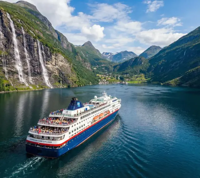 Rejs statkiem "Norwegian Fjord Explorer" przez norweskie fiordy. Zastanawiasz się, ile kosztuje prom z Danii do Norwegii?