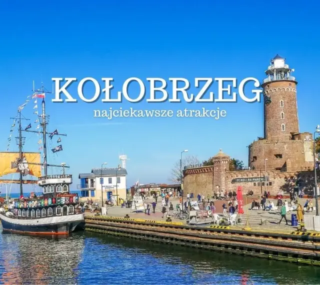 Port w Kołobrzegu z latarnią morską i statkiem pirackim. Idealne miejsce, by zobaczyć, co zwiedzić w Kołobrzegu.