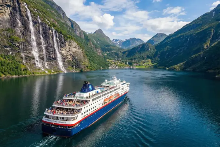 Rejs statkiem "Norwegian Fjord Explorer" przez norweskie fiordy. Zastanawiasz się, ile kosztuje prom z Danii do Norwegii?