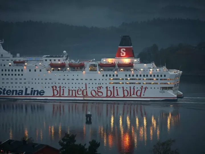 Prom Stena Line "Bli med og bli blid!" płynie po wodzie. Szukasz najtańszego promu do Szwecji?