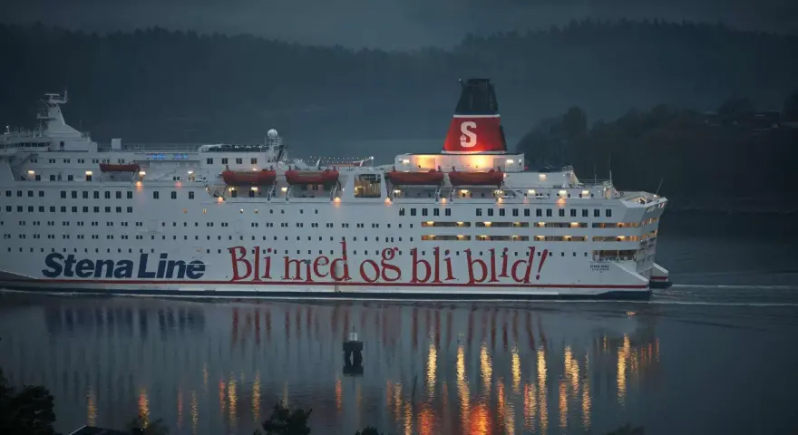 Prom Stena Line "Bli med og bli blid!" płynie po wodzie. Szukasz najtańszego promu do Szwecji?