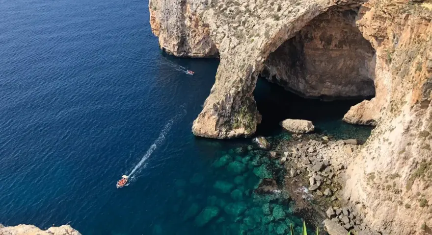Prom Malta-Sycylia: Ile kosztuje? Ceny, wskazówki i jak zaoszczędzić