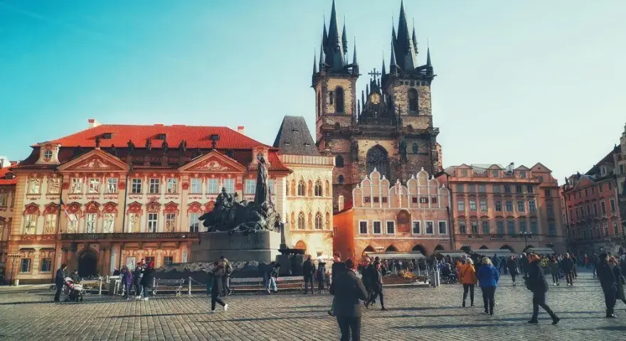 Praga: Jak zaplanować idealny wyjazd? Atrakcje, trasy, porady