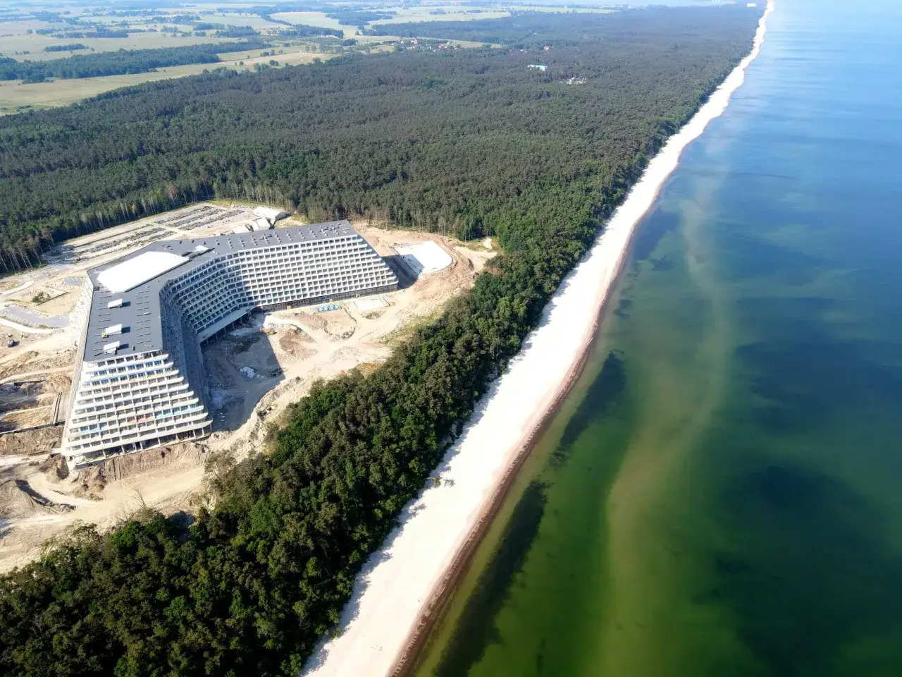 Hotel Gołębiewski Pobierowo z zewnątrz