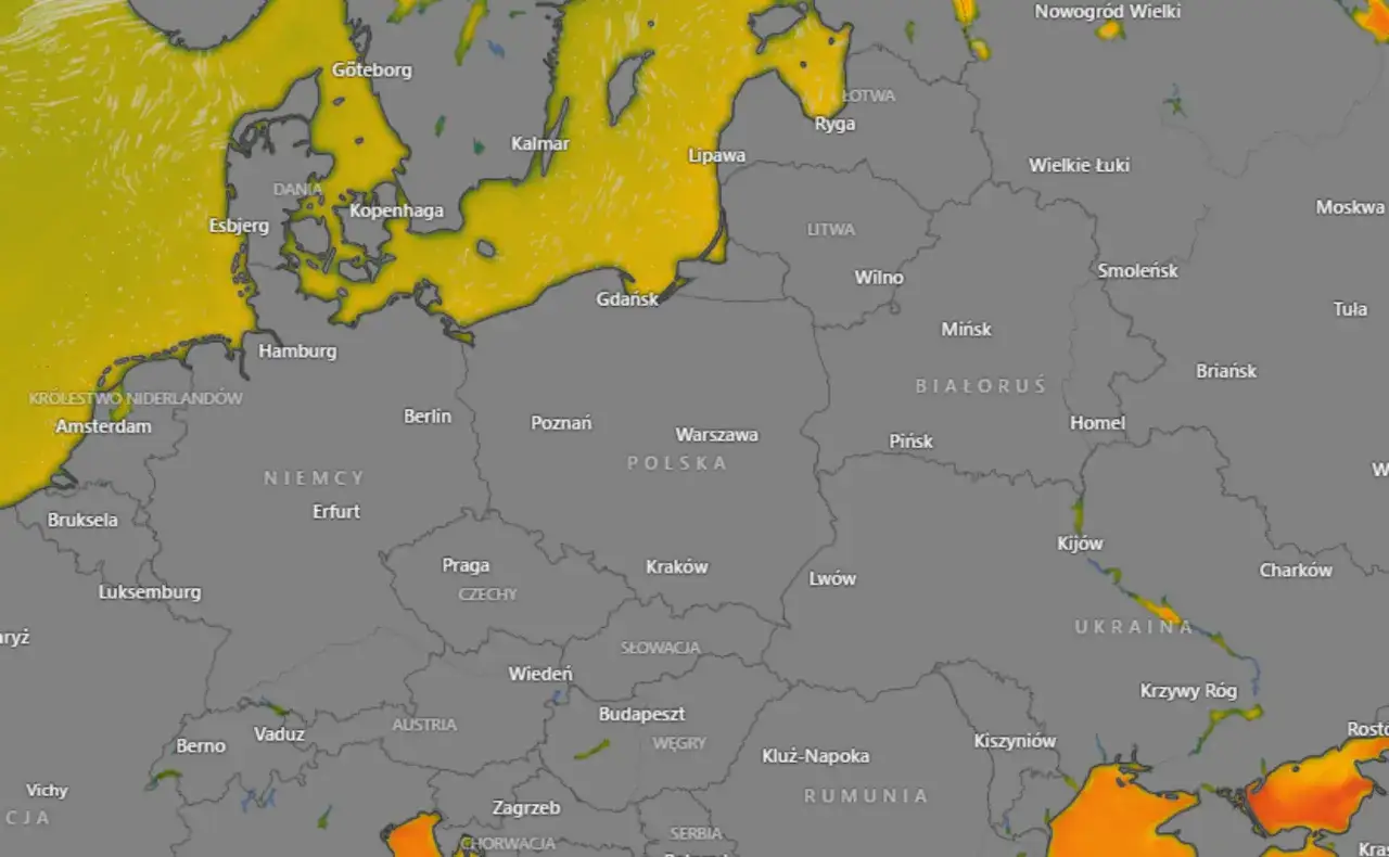 Mapa pokazuje, gdzie jest najcieplejsza woda w Bałtyku. Najwyższe temperatury zaznaczone są kolorem żółtym i pomarańczowym, szczególnie w okolicach Danii i Szwecji.