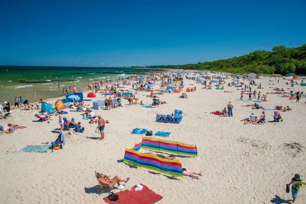 Plaża bałtycka lato słońce kąpiel