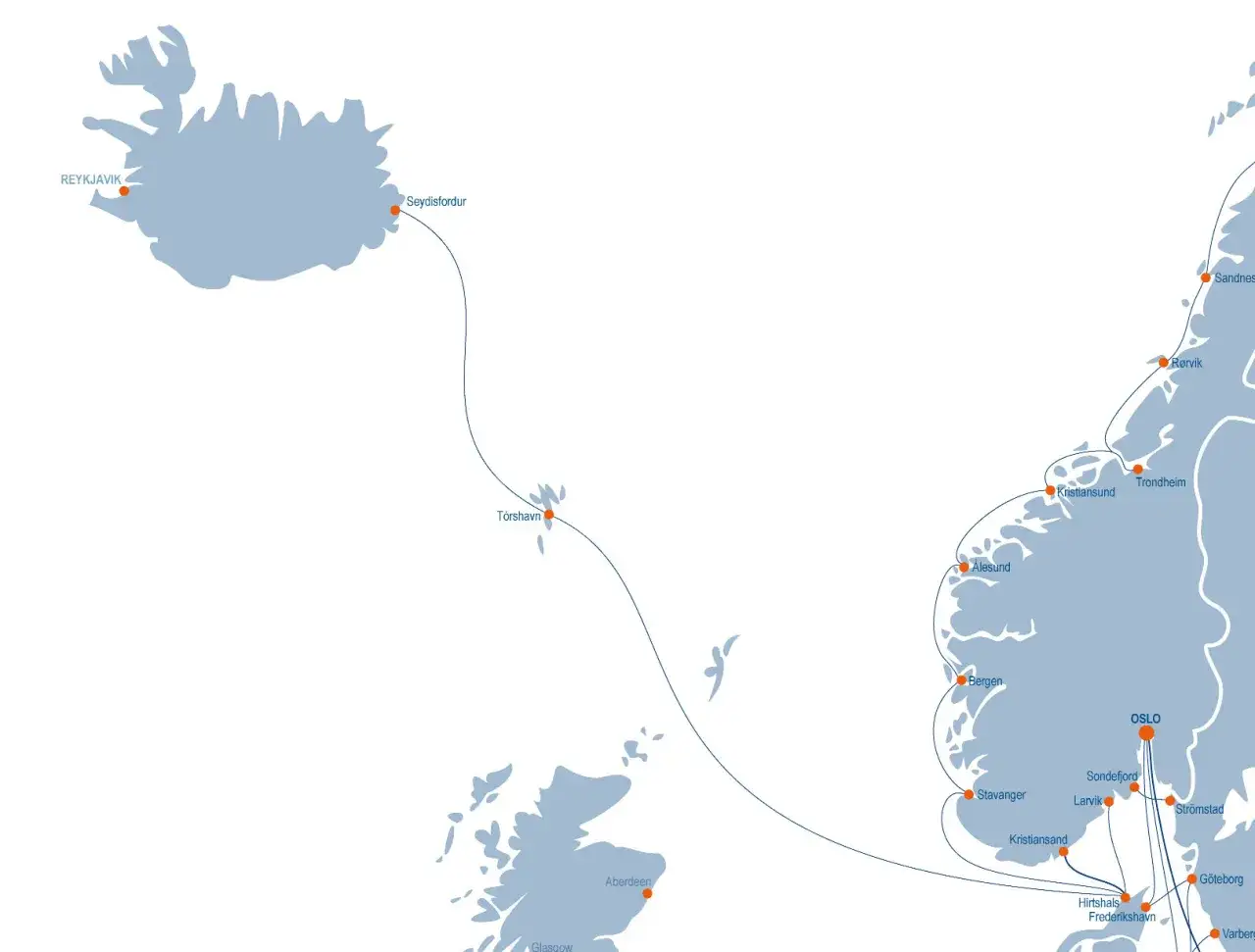 Mapa pokazuje trasy morskie z Norwegii i Danii na Wyspy Owcze. Jak dostać się na Wyspy Owcze? Zobacz połączenia z Seydisfjordur i Tórshavn.